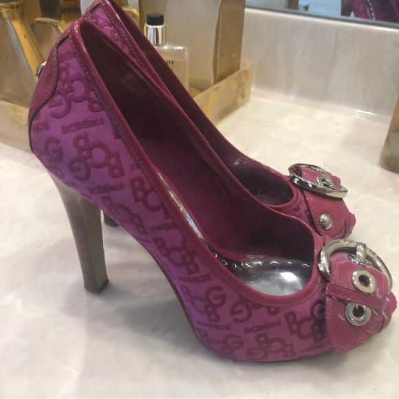 BCBG pink peep toe pumps with silver buckle on the toe, Size 7 - Picture 4 of 16